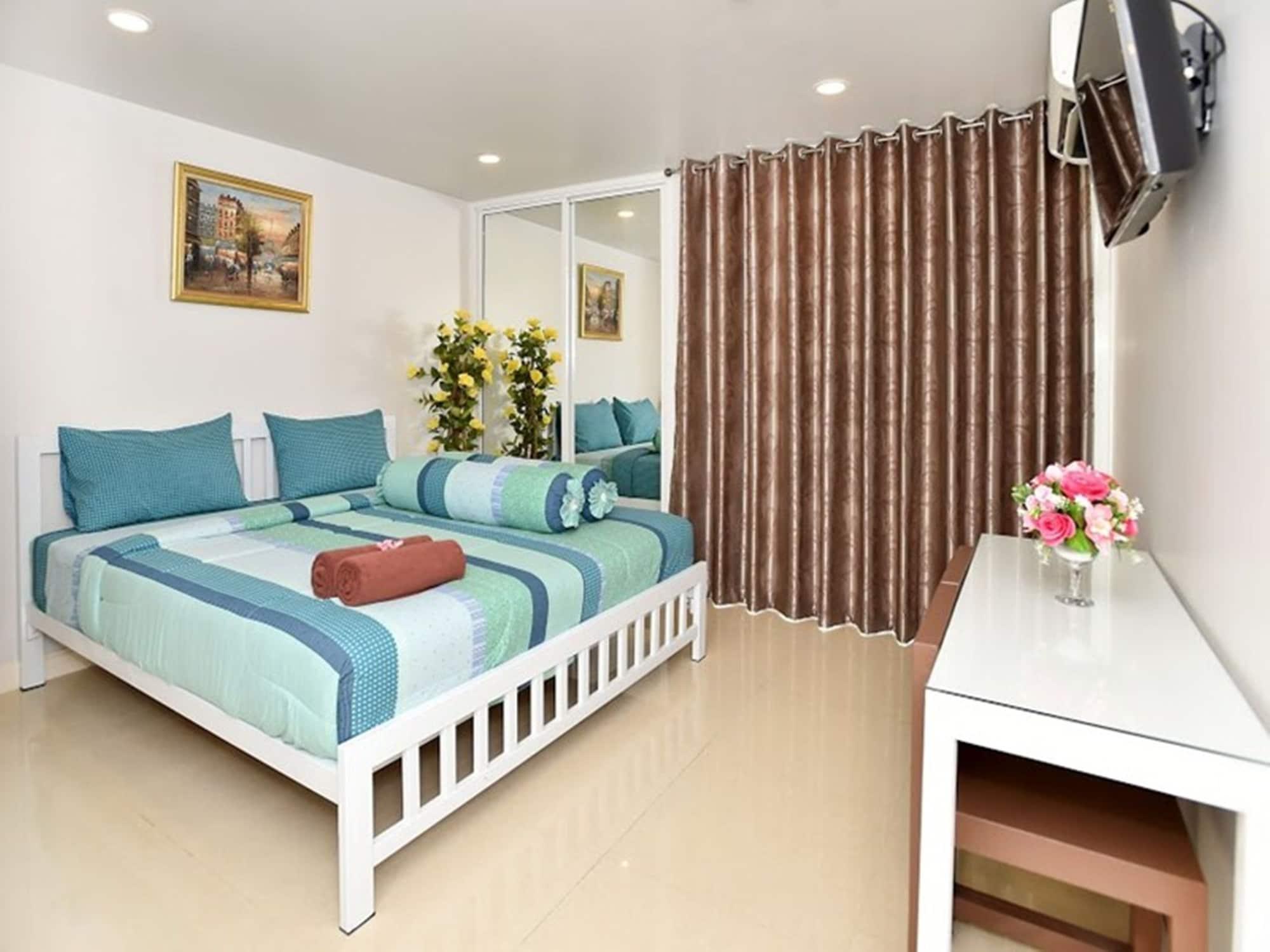 Parvena Hotel Bangkok Exterior photo