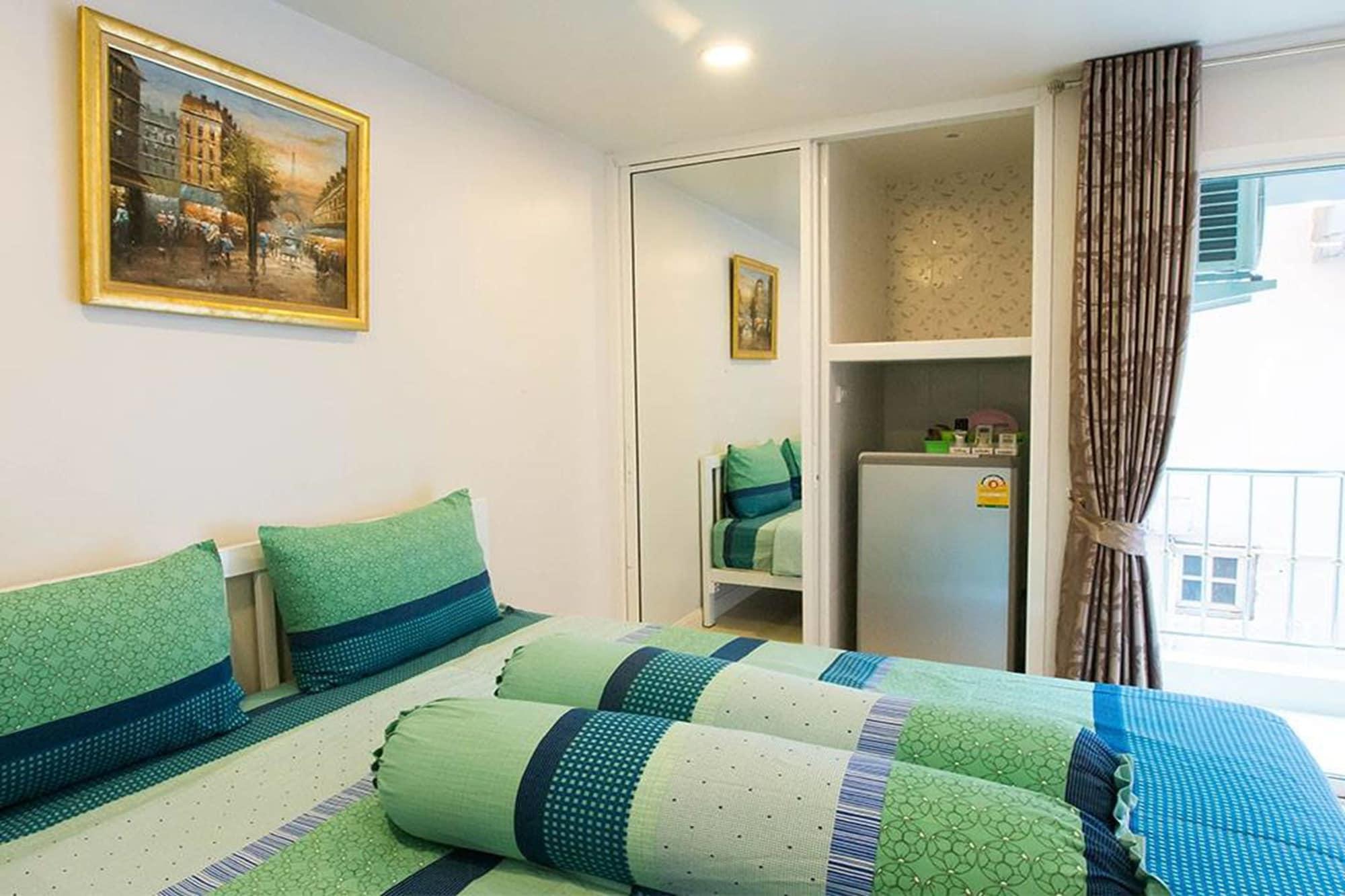 Parvena Hotel Bangkok Exterior photo