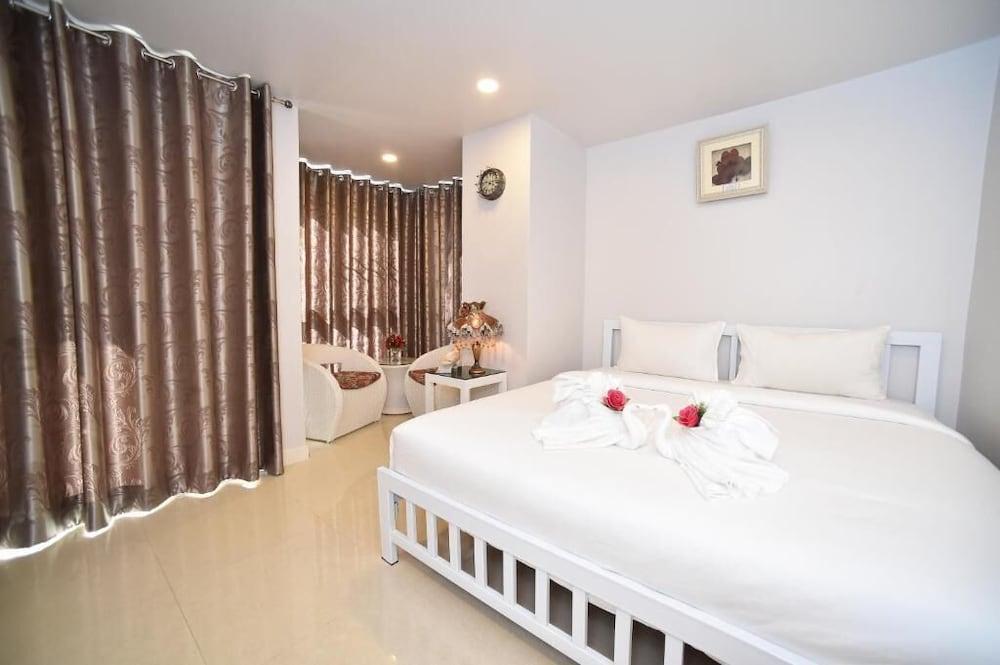 Parvena Hotel Bangkok Exterior photo